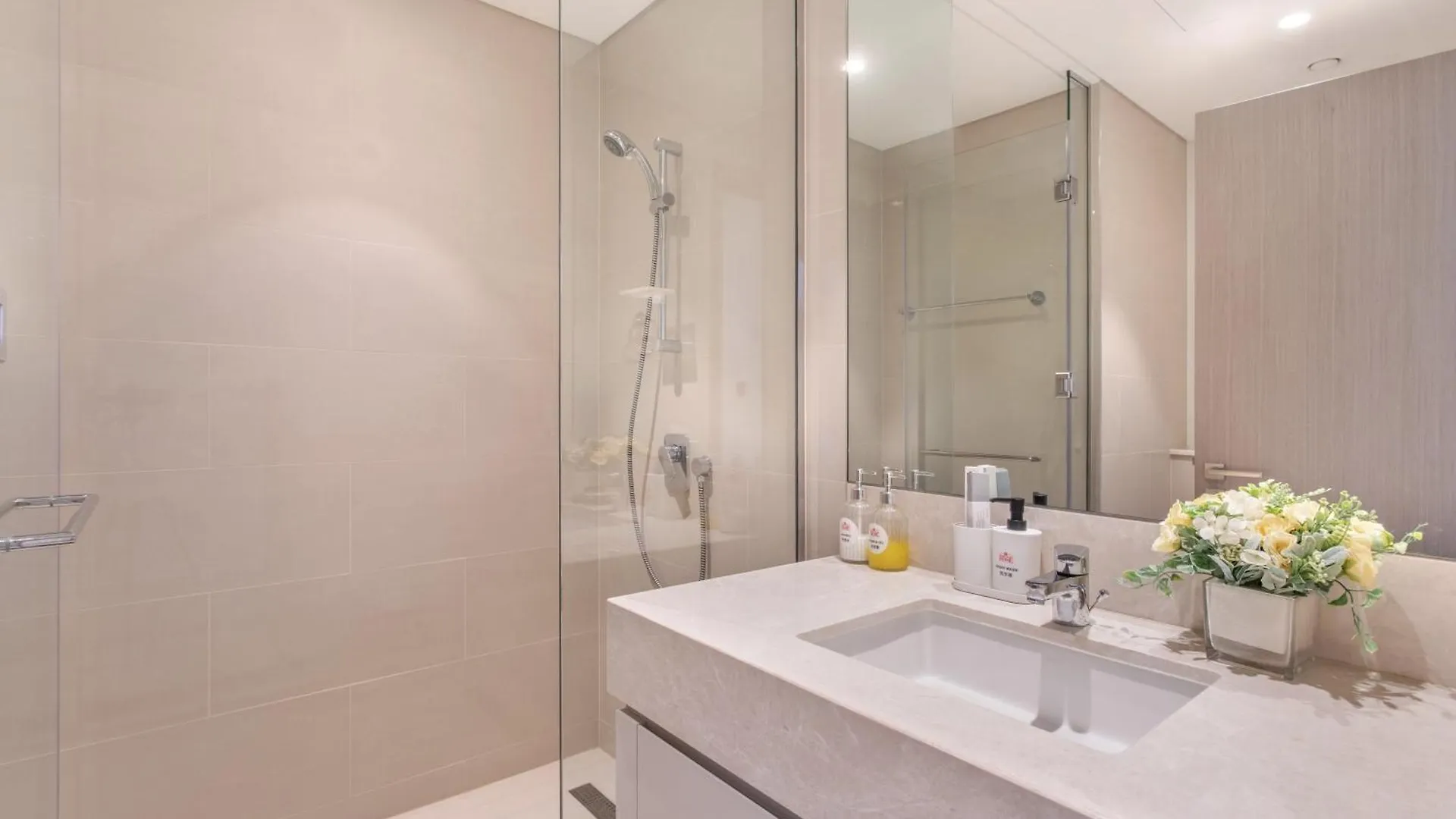 Iconic Burj Khalifa 2 Bedroom Apartment Downtown By Gua Gua Holiday Home Dubai