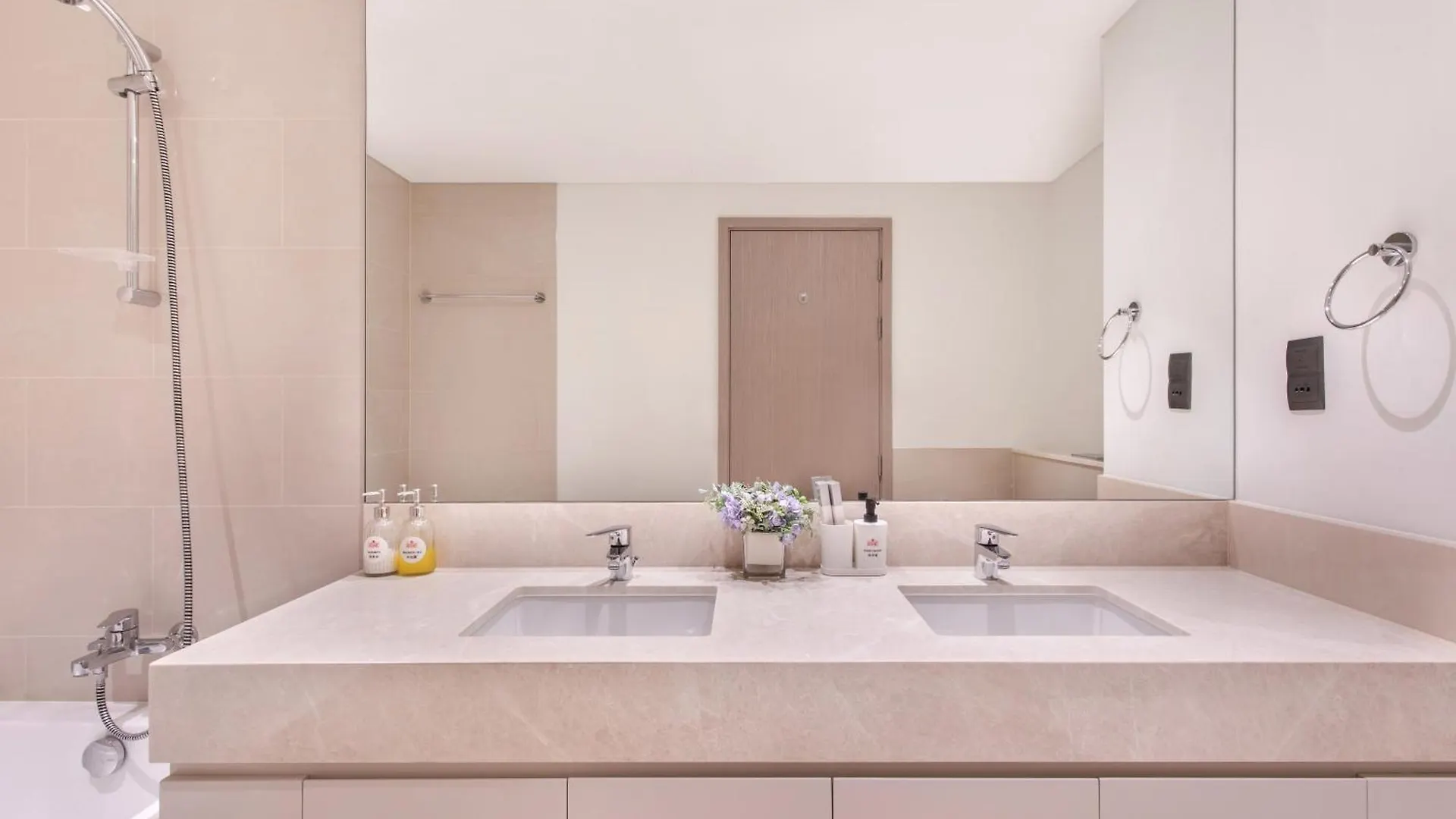 Iconic Burj Khalifa 2 Bedroom Apartment Downtown By Gua Gua Holiday Home Dubai