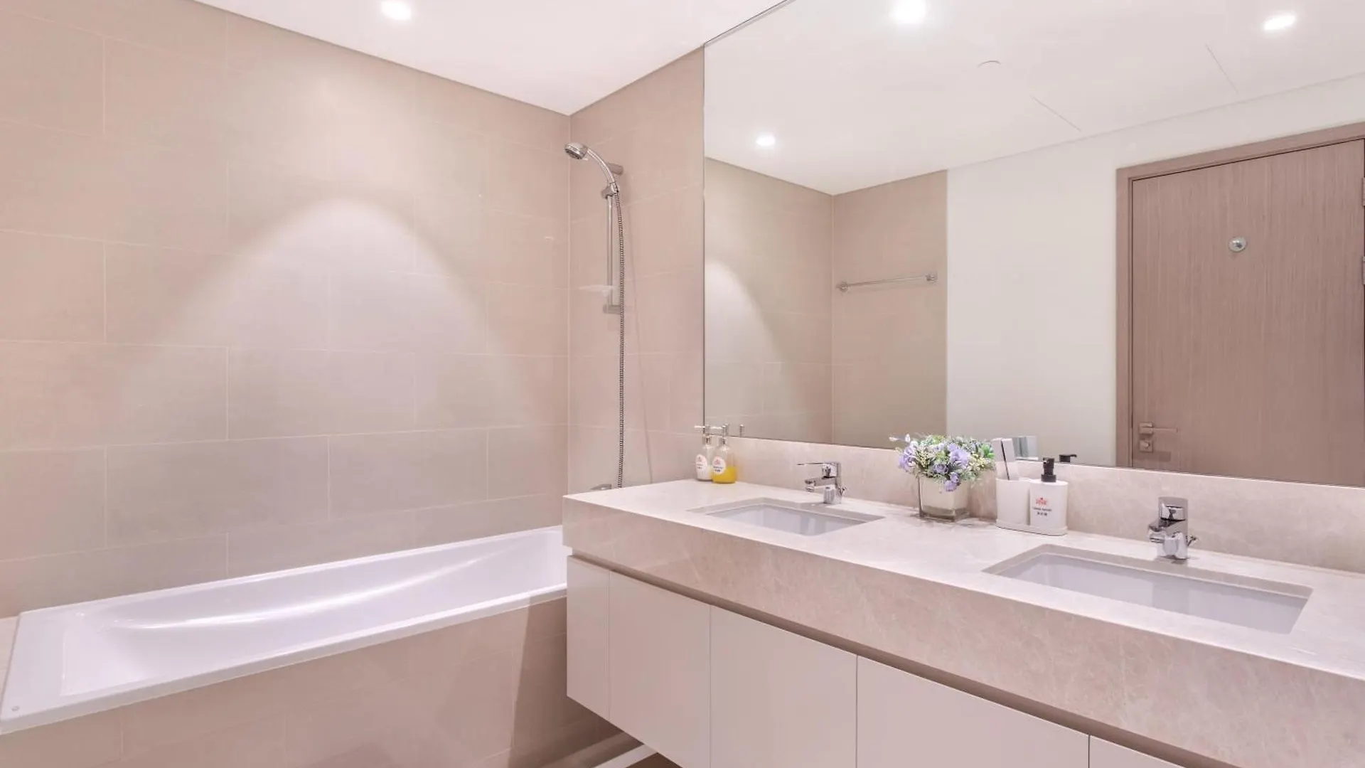 Iconic Burj Khalifa 2 Bedroom Apartment Downtown By Gua Gua Holiday Home Dubai